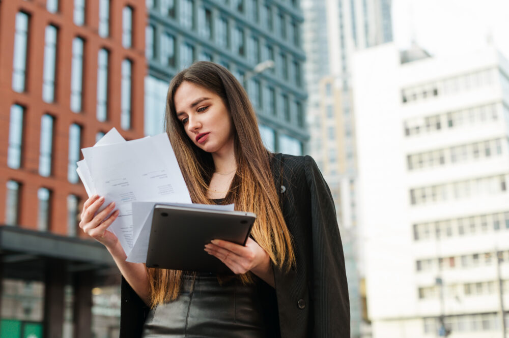 Quem abre empresa perde seguro desemprego? Veja se é possível empreender como CLT mas sem perder benefícios.